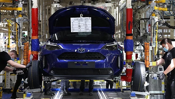 Toyota-Yaris-Cross-exterieur-voorkant-in-fabriek-assemblage_Medium-Landscape